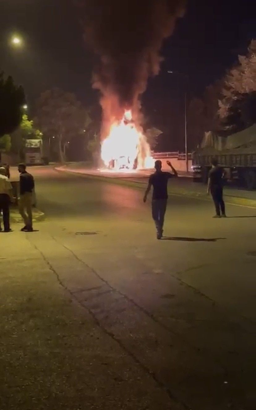 Tuzla'da korku dolu anlar: İETT otobüsü alevlere teslim oldu! 4