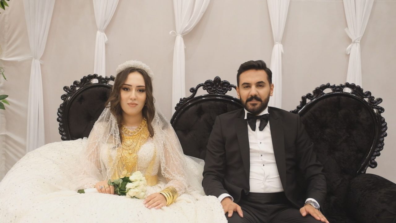 Aşiret düğününde gelin ve damada takılan takılar dudak uçuklattı 1