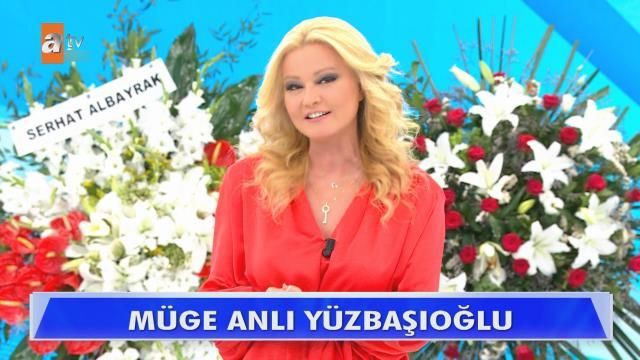 Canlı yayında romantik anlar! Eşinden gelen çiçekteki notu okuyan Müge Anlı aşkını haykırdı 8