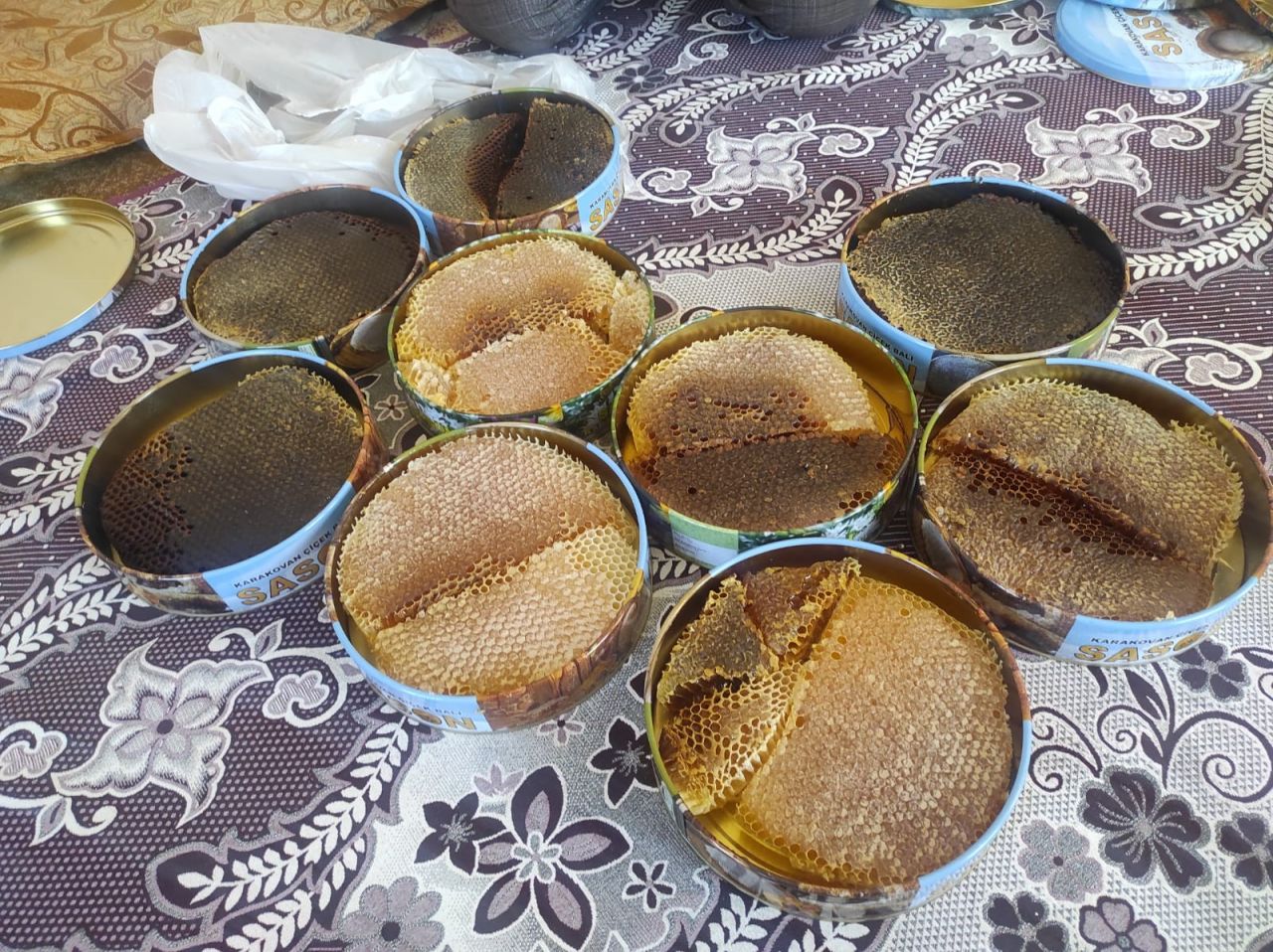 Batman'da mide ve bağırsak rahatsızlıklarına iyi gelen ağaç balının kilosu bin 500 liradan satılıyor 3