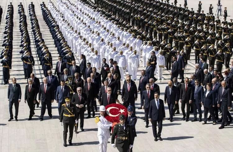 Cumhurbaşkanı Erdoğan ve devlet erkanı Anıtkabir'de! İşte önemli anlar... 40