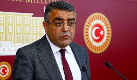 Teröristlerin şehit ettiği askerlerimize üzülmeyen Sezgin Tanrıkulu PKK'lının cenazesine üzüldü! 1