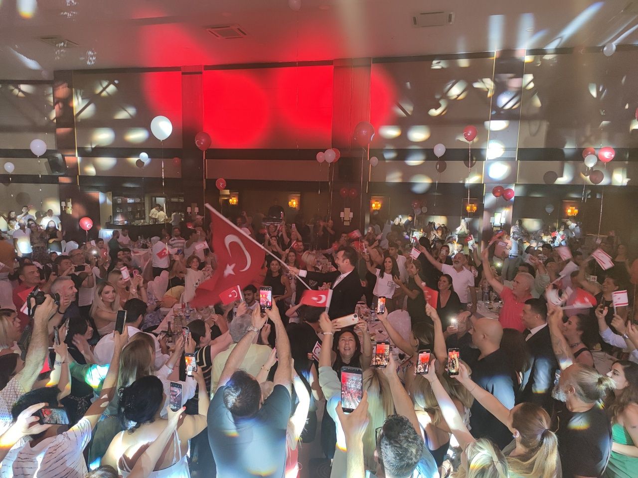 Zafer Bayramı’nın 100. Yılı Kıbrıs’ta Ferhat Göçer ile kutlandı 2