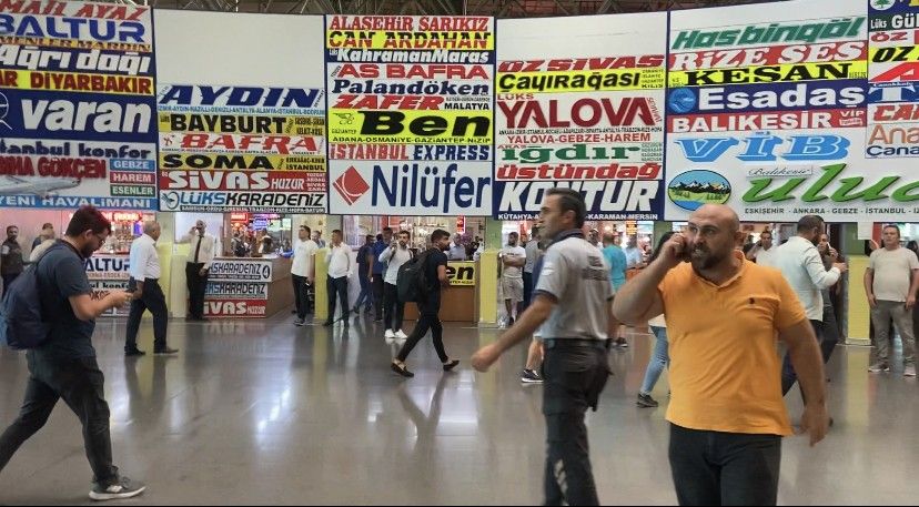 Bursa'da korku dolu anlar: Yıldırım otobüs terminaline düştü! Çatı çöktü, ağaçlar yıkıldı! 17
