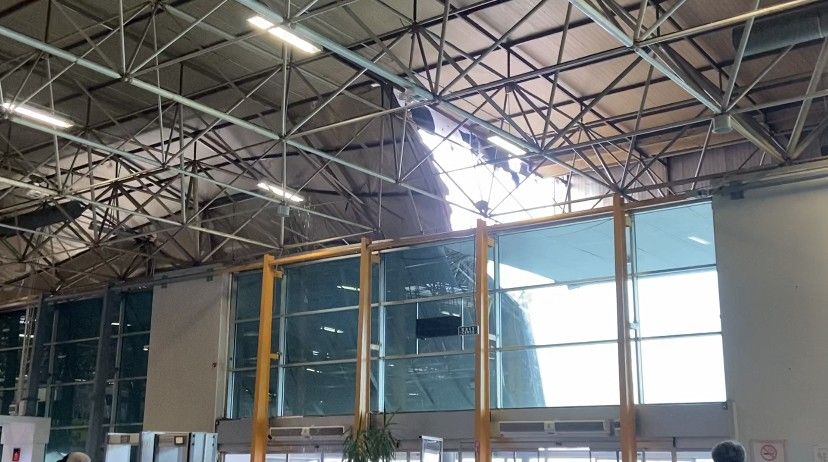 Bursa'da korku dolu anlar: Yıldırım otobüs terminaline düştü! Çatı çöktü, ağaçlar yıkıldı! 15