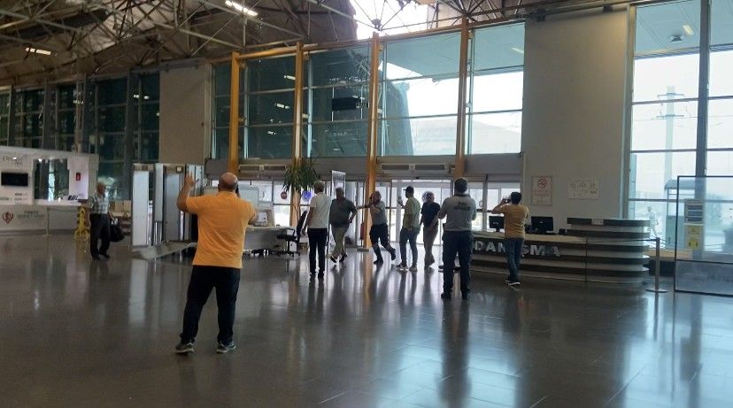 Bursa'da korku dolu anlar: Yıldırım otobüs terminaline düştü! Çatı çöktü, ağaçlar yıkıldı! 16