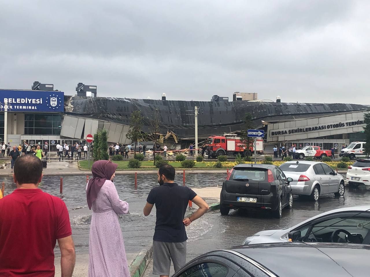 Bursa'da sağanak sel oldu! Ev ve iş yerlerini su bastı 3