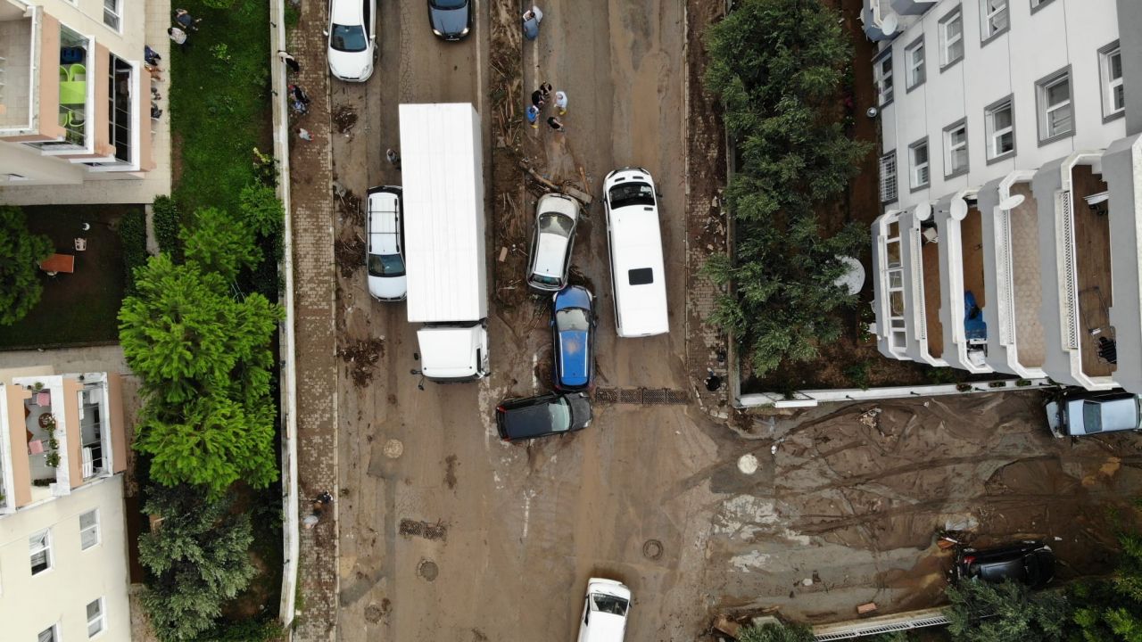Mudanya'da kara ile deniz birleşti! Ortalık savaş alanına döndü 2