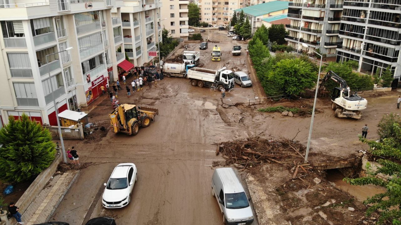 Mudanya'da kara ile deniz birleşti! Ortalık savaş alanına döndü 3