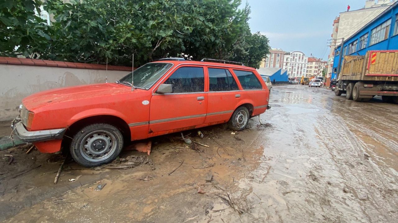 Mudanya'da kara ile deniz birleşti! Ortalık savaş alanına döndü 5