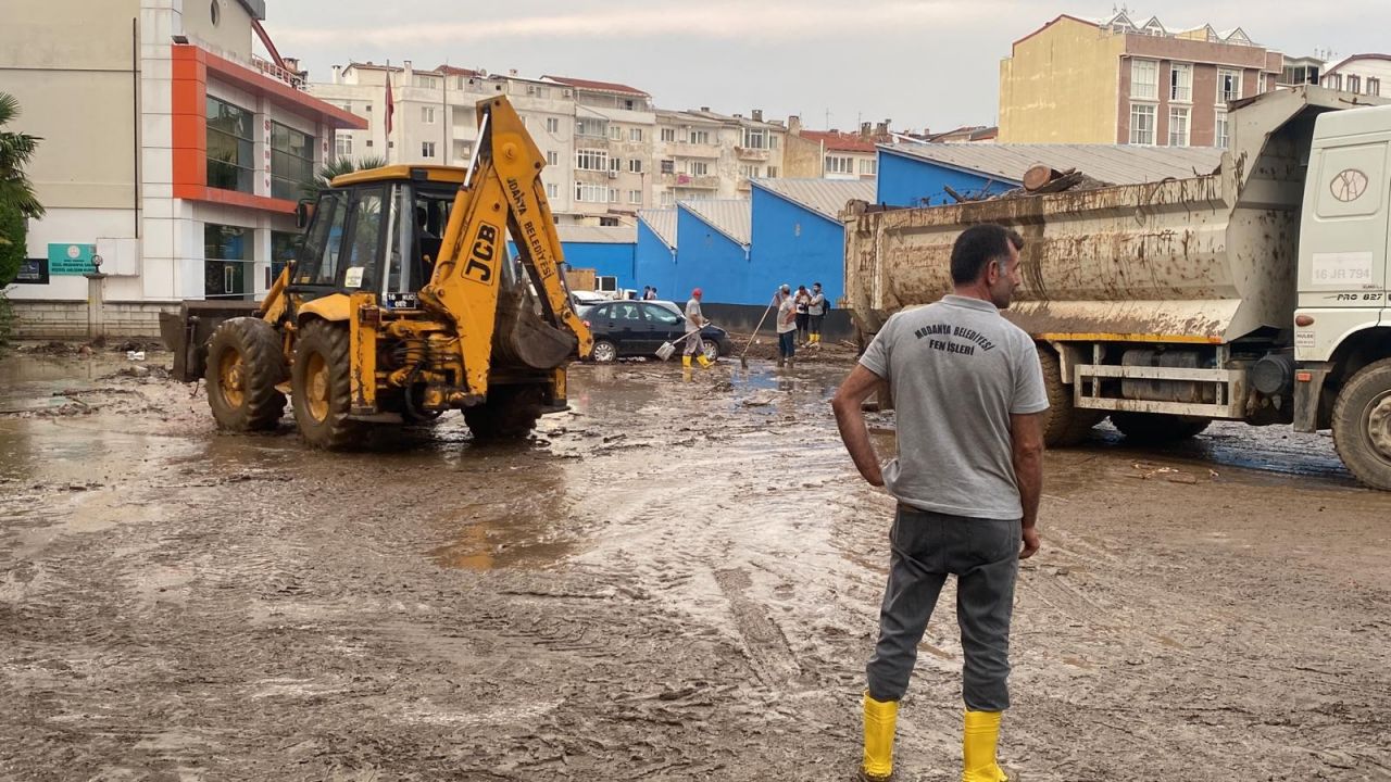 Mudanya'da kara ile deniz birleşti! Ortalık savaş alanına döndü 6
