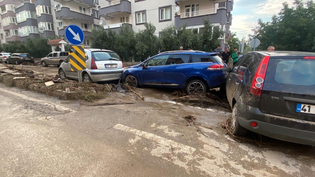 Mudanya'da kara ile deniz birleşti! Ortalık savaş alanına döndü 9