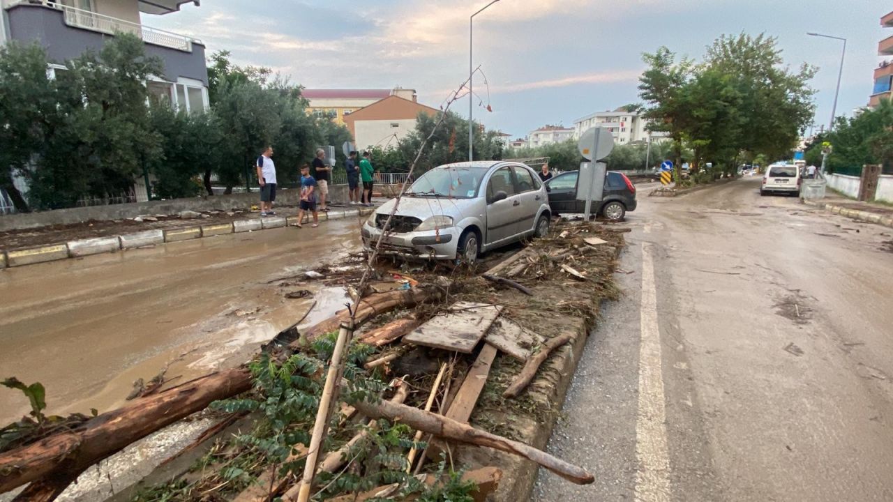 Mudanya'da kara ile deniz birleşti! Ortalık savaş alanına döndü 10