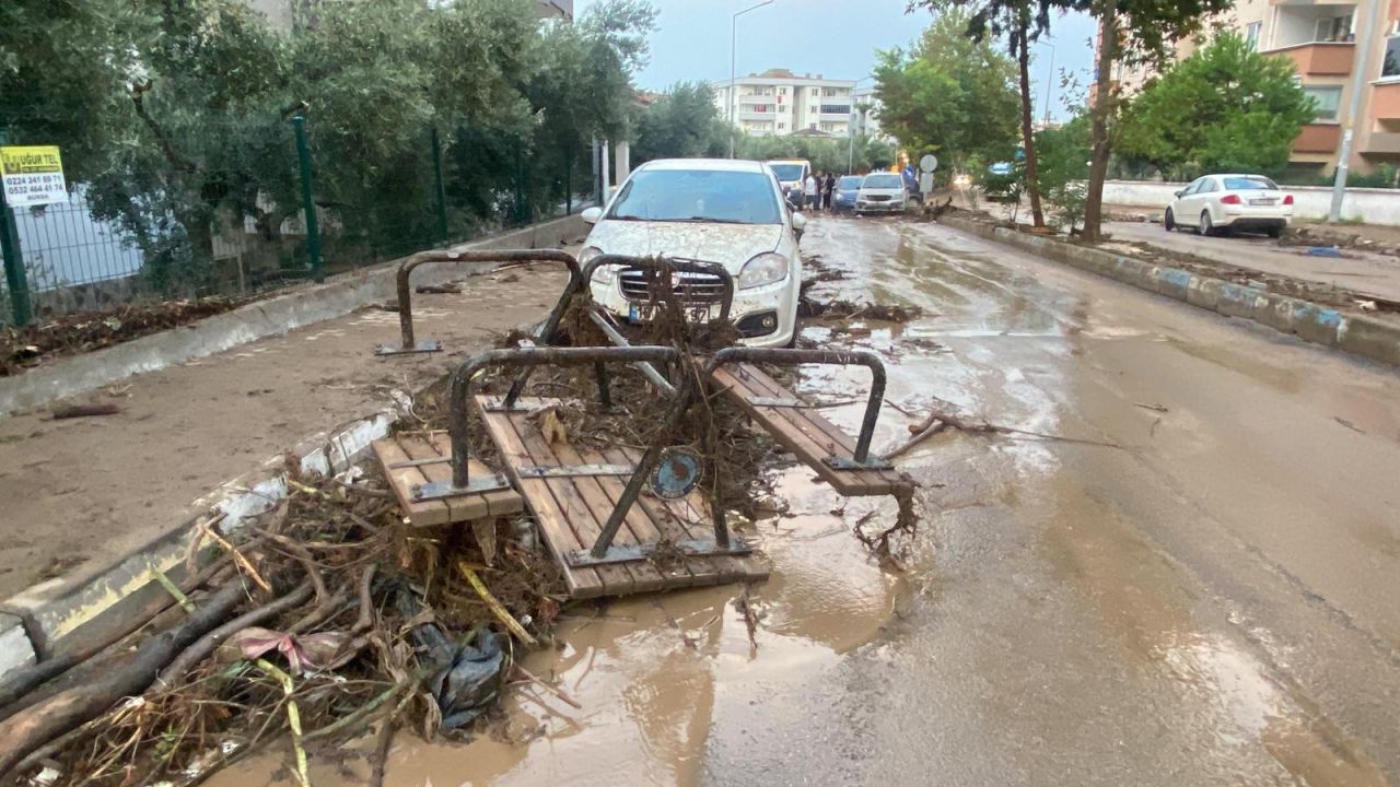 Mudanya'da kara ile deniz birleşti! Ortalık savaş alanına döndü 11