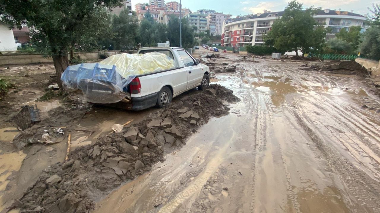 Mudanya'da kara ile deniz birleşti! Ortalık savaş alanına döndü 13