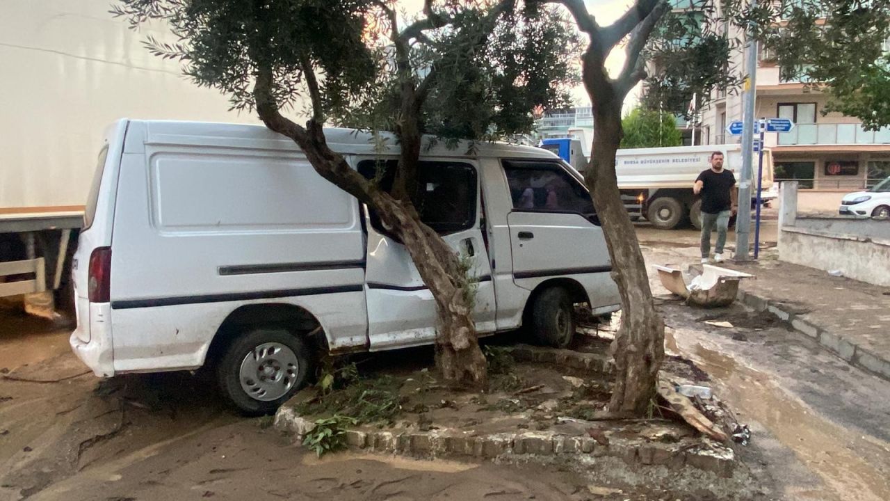Mudanya'da kara ile deniz birleşti! Ortalık savaş alanına döndü 14