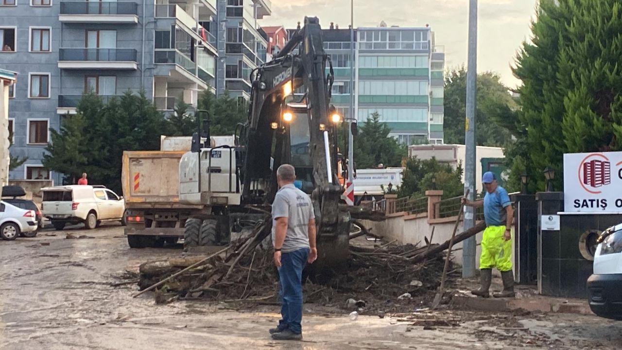 Mudanya'da kara ile deniz birleşti! Ortalık savaş alanına döndü 15