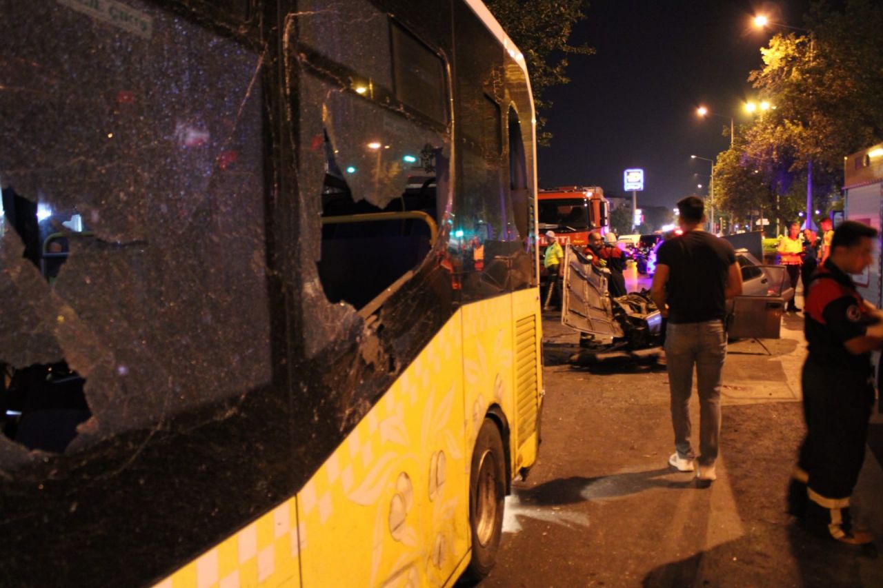 Aydın'da otomobil halk otobüsüne çarptı: 1 ölü, 3 yaralı 8