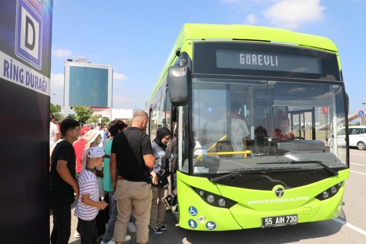 Samsun’da yollara çıkan elektrikli otobüsler vatandaşlar tarafından büyük ilgi gördü 3