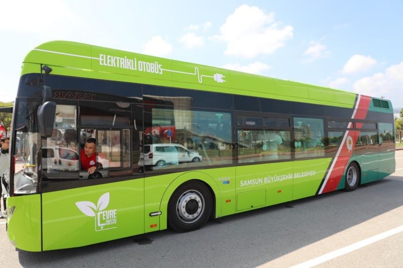 Samsun’da yollara çıkan elektrikli otobüsler vatandaşlar tarafından büyük ilgi gördü 4