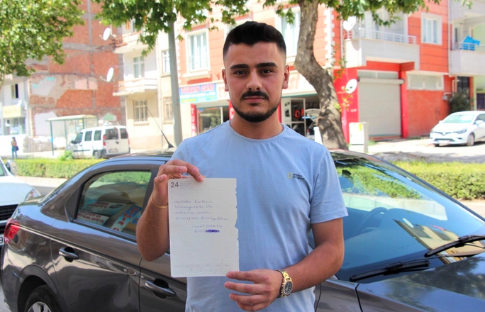 Arabasının camında gördüğü not ile şaşırdı: 'İnsalık ölmemiş' 2