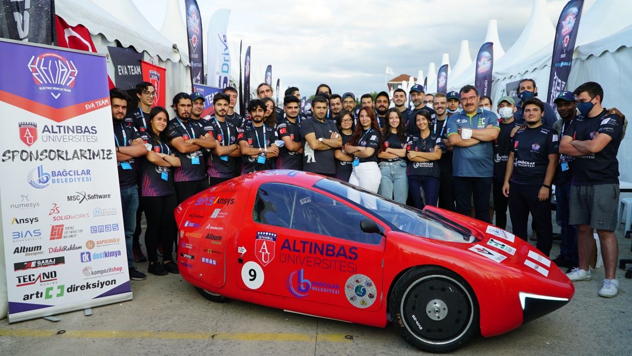Teknofest'te 5 TL ile 200 kilometre yol yapan öğrencilerin geliştirdiği elektrikli otomobil tanıtıldı 5