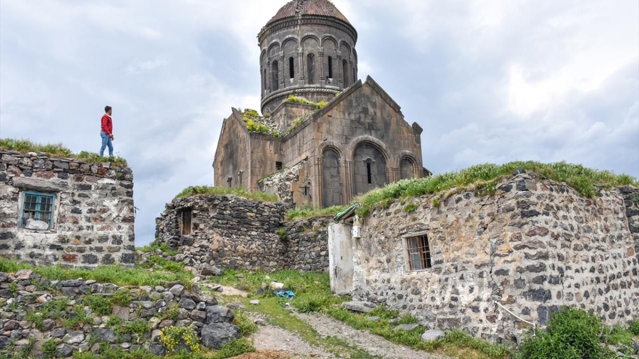 Kars’ta köy ortasında bulunan Çengilli Kilise'si ihtişamlı yapısıyla tarihe ışık tutuyor 2