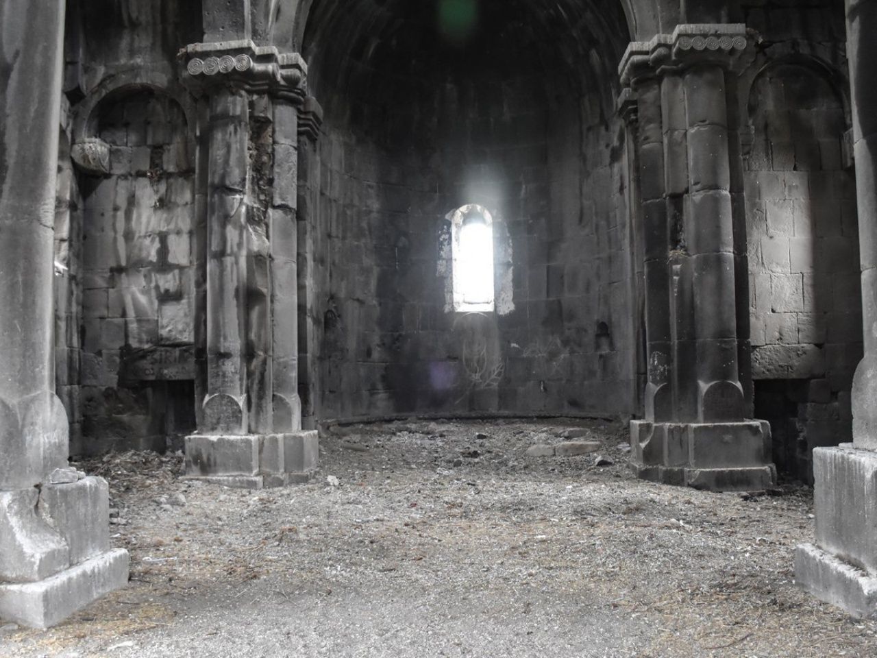 Kars’ta köy ortasında bulunan Çengilli Kilise'si ihtişamlı yapısıyla tarihe ışık tutuyor 4