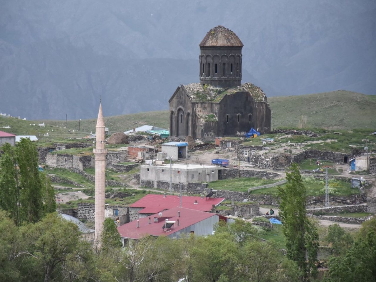 Kars’ta köy ortasında bulunan Çengilli Kilise'si ihtişamlı yapısıyla tarihe ışık tutuyor 5