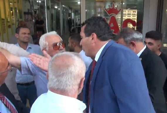CHP heyetine tepki göstererek gündem olan vatandaş sitem etti: "Bir oy için PKK terör örgütü ile kol kola geziyorlar" 3
