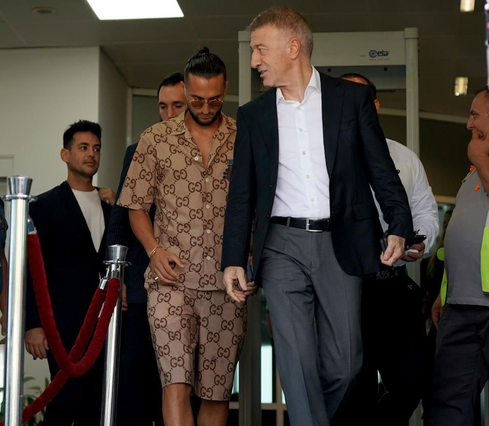 Dönüşü olay oldu! Trabzonsporlu Yusuf Yazıcı'ya "Çıkar elini cebinden" tepkisi 4