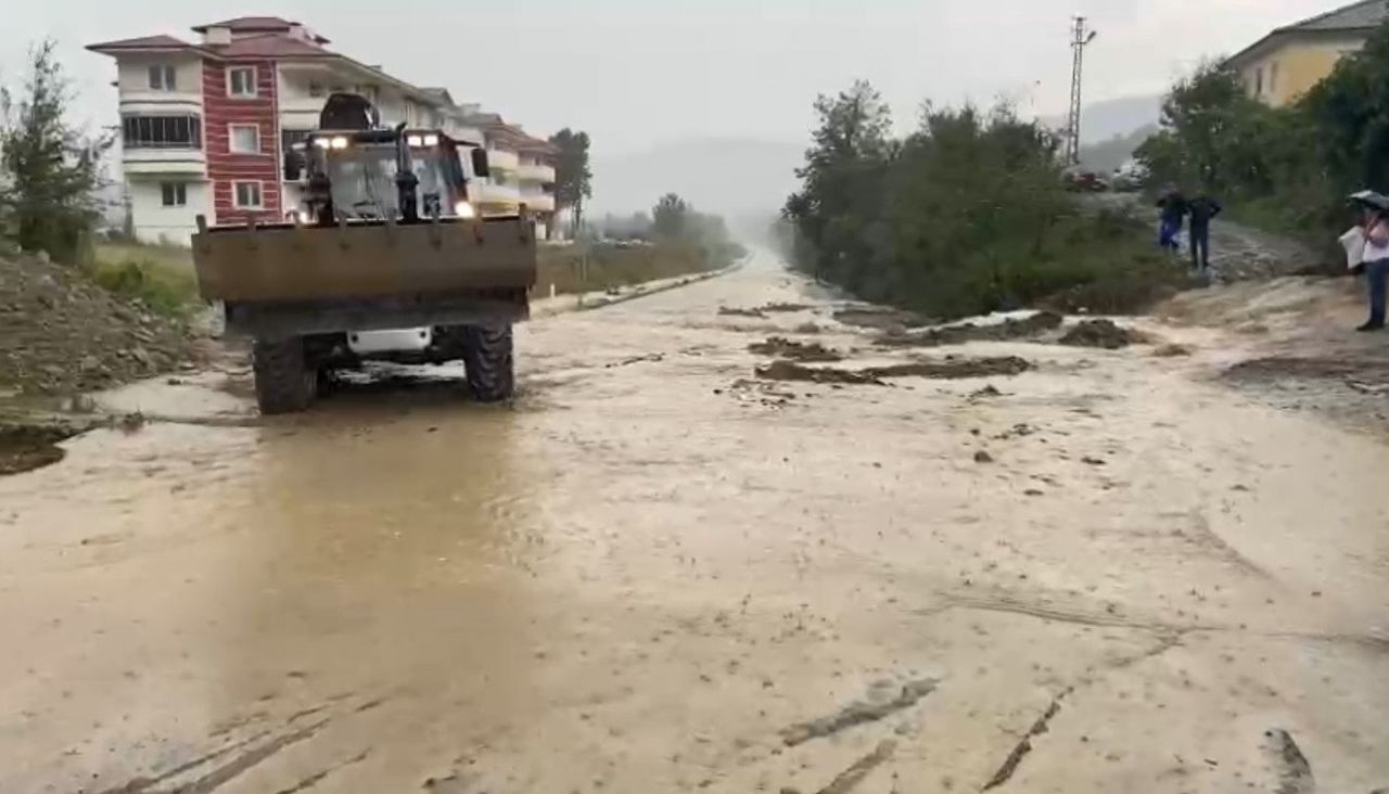Bartın'da sağanak yağış sele dönüştü, ev ve iş yerlerini su bastı 3