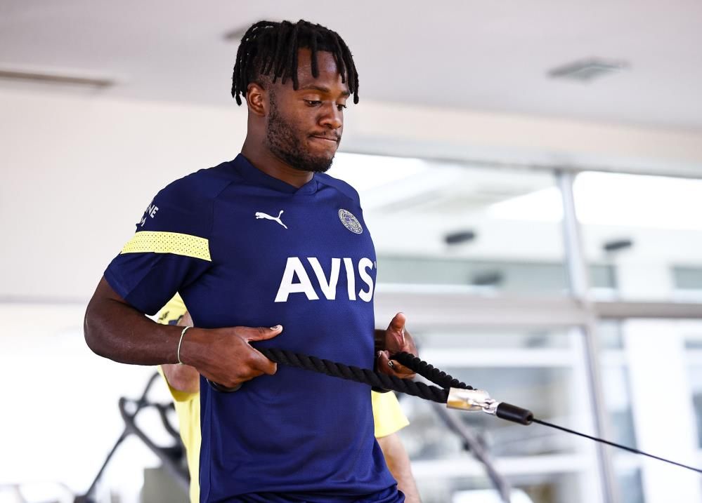 Fenerbahçe'nin yeni transferi Michy Batshuayi sahaya indi! İşte o anlar... 5