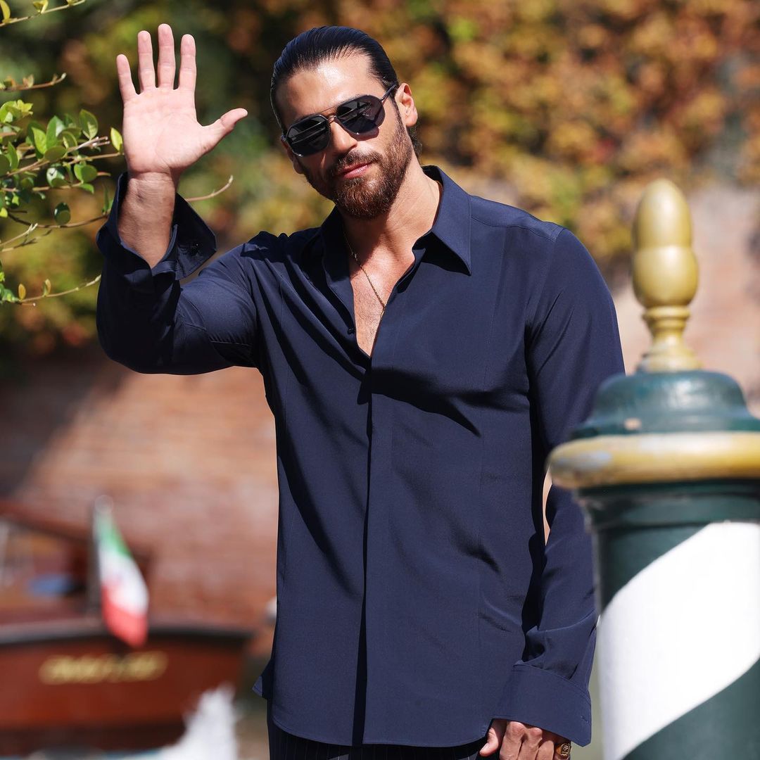 Can Yaman, 79. Venedik Film Festivali'ne İtalyan oyuncu Francesca Chillemi ile birlikte katıldı 12