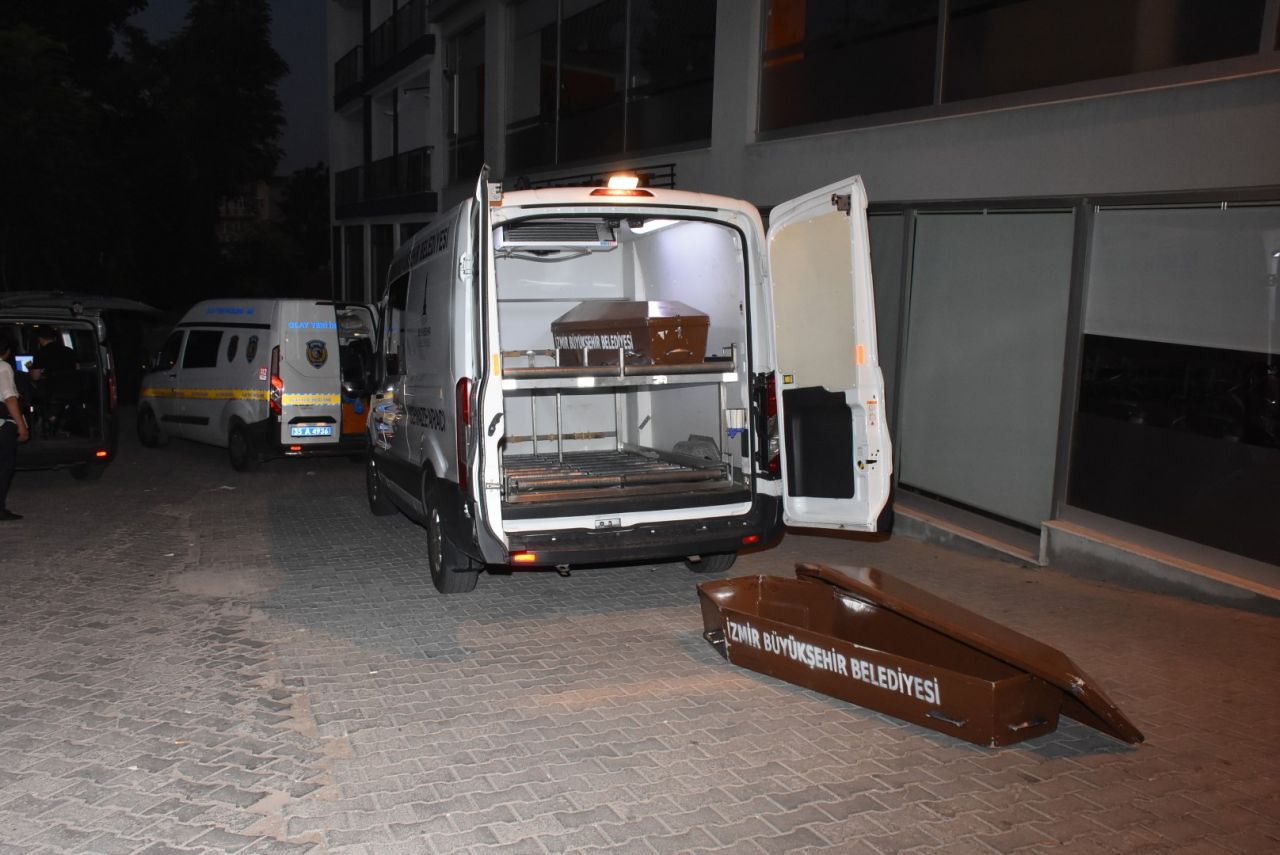 İzmir'de evlat dehşeti: Kemoterapi gören babasını 20 yerinden bıçakladı! Şaşırtan anne ve abla detayı... 3