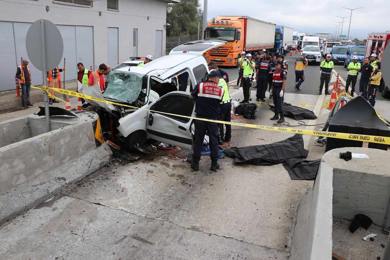 Bolu'da feci kaza: Araç bariyerlere ok gibi saplandı! Ölü ve yaralılar var... 6