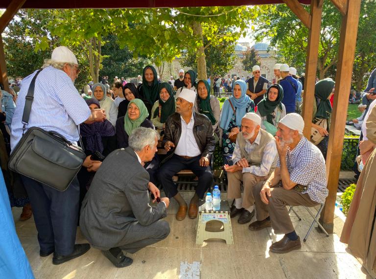 Ömer Tuğrul İnançer son yolculuğuna uğurlandı: Cenazesi omuzlarda götürüldü... 12