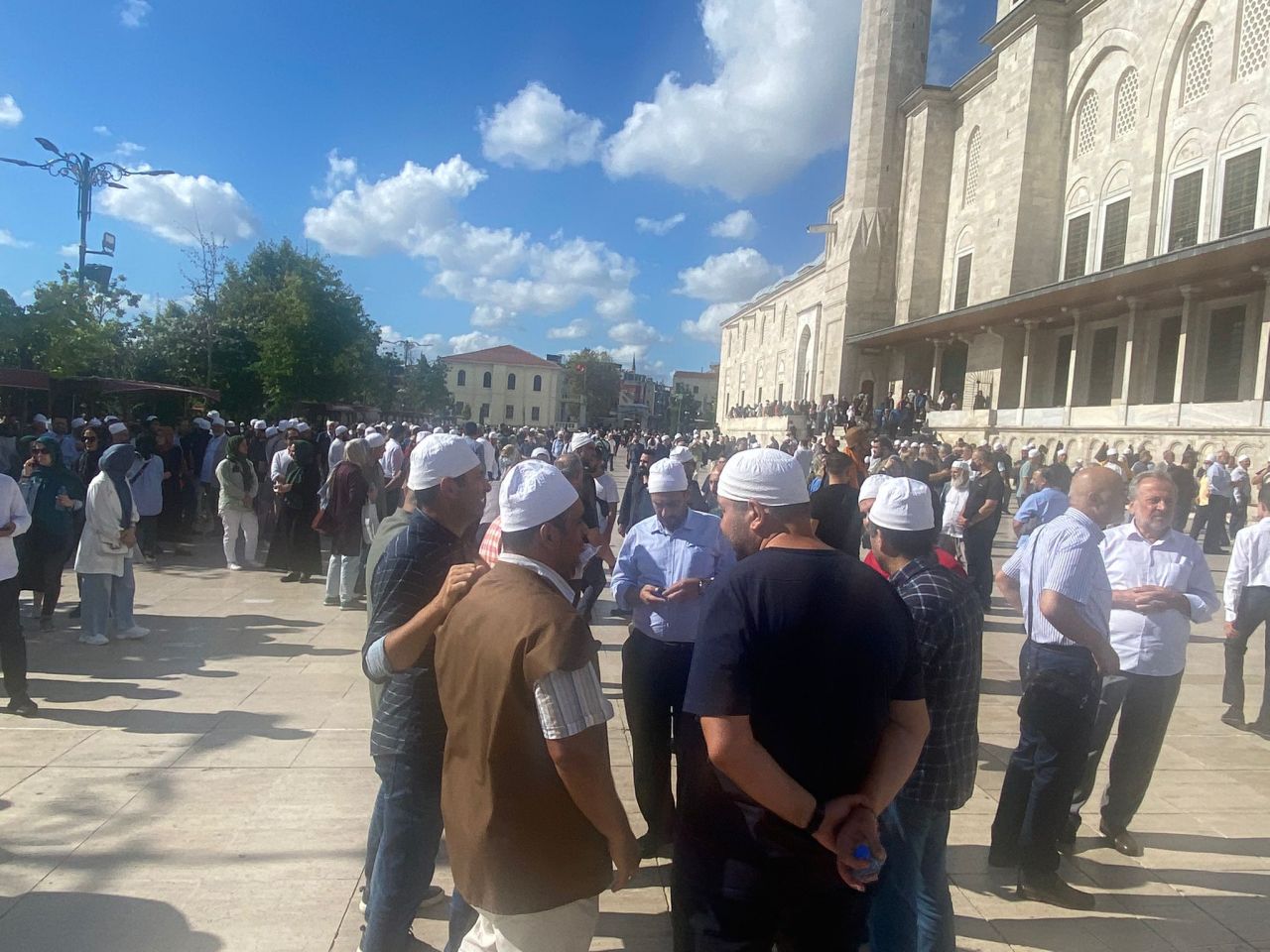 Ömer Tuğrul İnançer son yolculuğuna uğurlandı: Cenazesi omuzlarda götürüldü... 8
