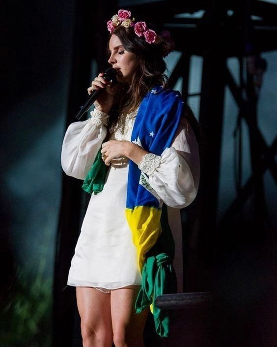 Dünyaca ünlü yıldız Lana Del Rey aldığı kilolarla tanınmaz hale geldi 4