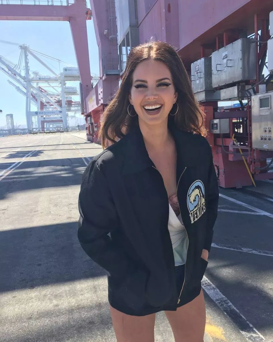 Dünyaca ünlü yıldız Lana Del Rey aldığı kilolarla tanınmaz hale geldi 2