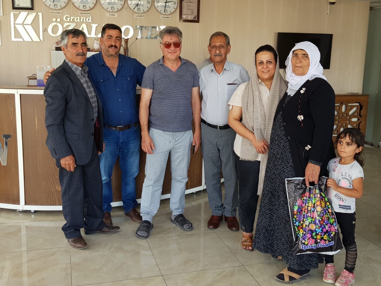 Yolda yürürken yarım milyona yakın para buldu! 1