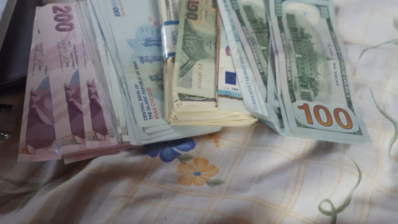 Yolda yürürken yarım milyona yakın para buldu! 3