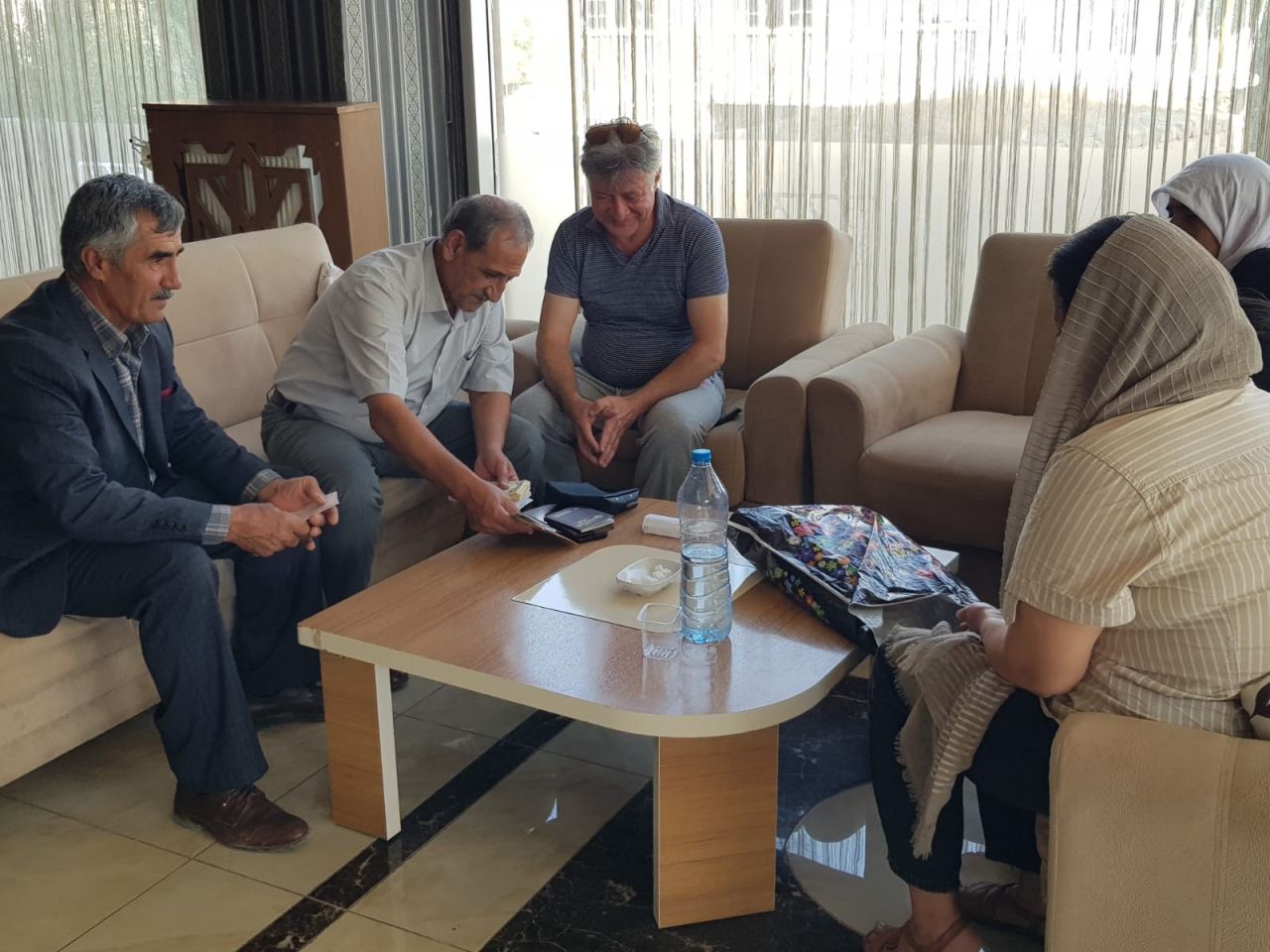 Yolda yürürken yarım milyona yakın para buldu! 5