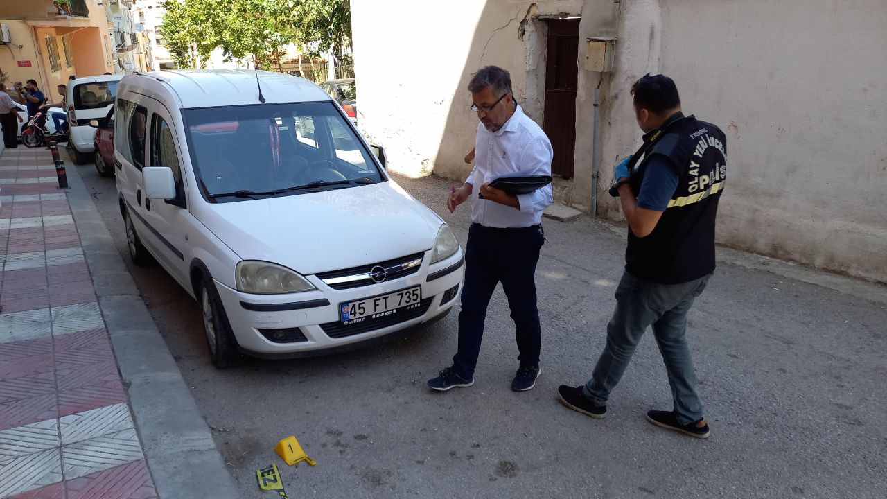 Manisa'da üniversite öğrencisi kız, eski erkek arkadaşı tarafından silahla vuruldu! 4