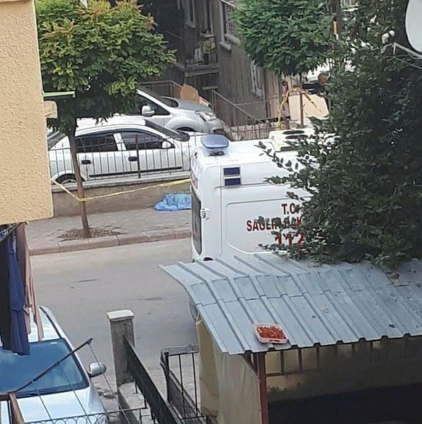 Kaldırımda ölü bulunan 3 yaşındaki çocuk mahalleliyi harekete geçirdi! 1