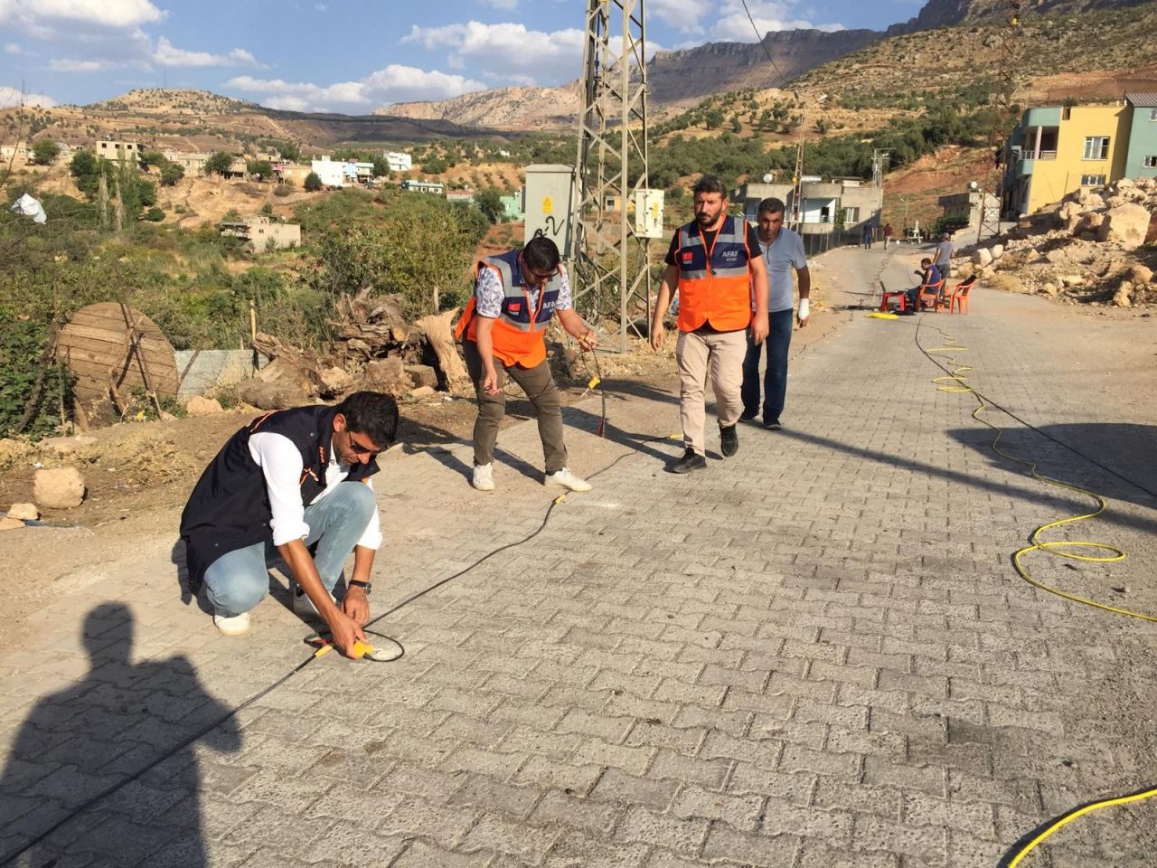 Siirt’te yer altından gelen sesler için AFAD ekipleri köyde incelemede bulundu 1