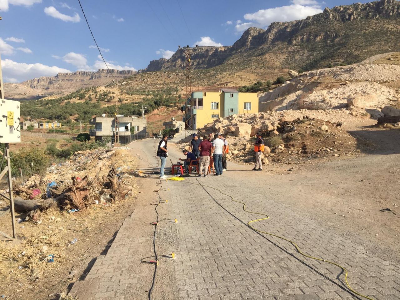 Siirt’te yer altından gelen sesler için AFAD ekipleri köyde incelemede bulundu 3