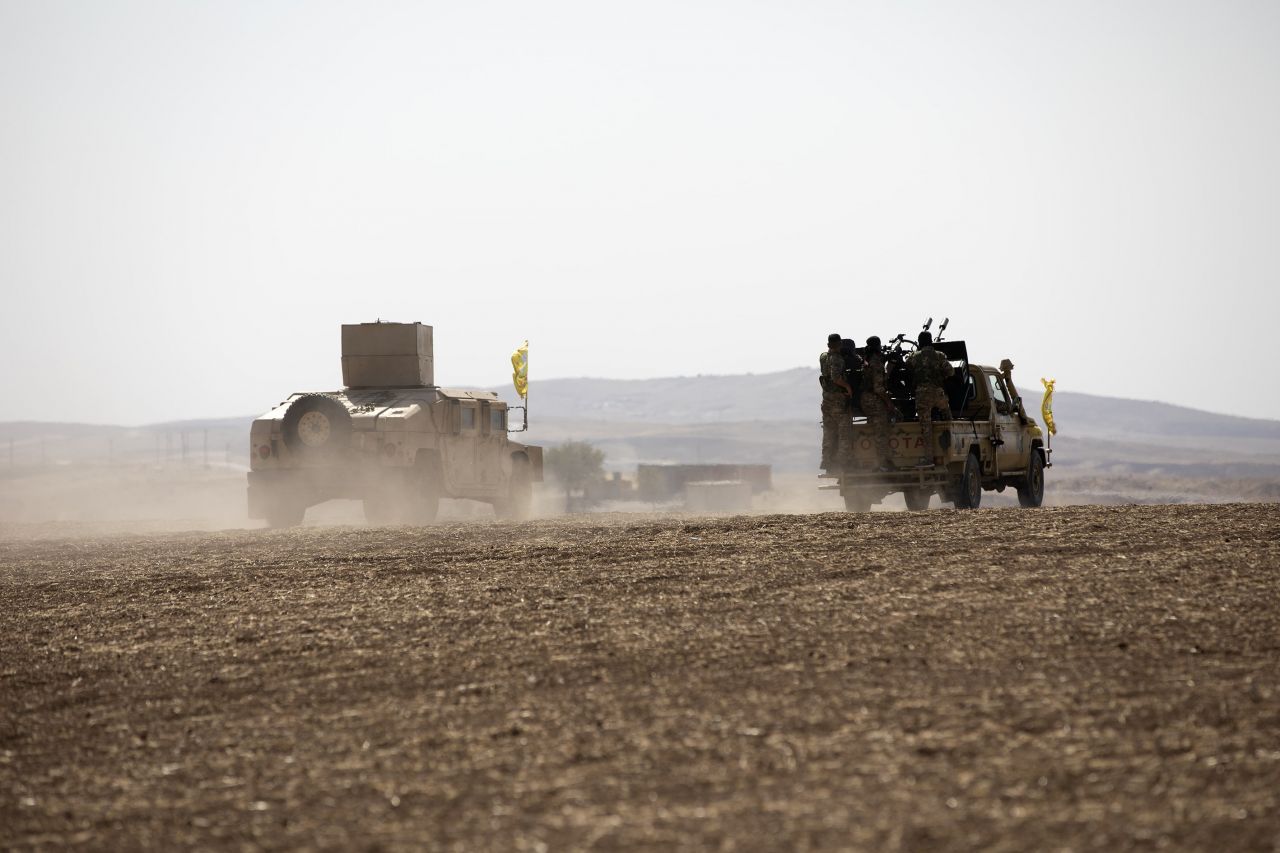 ABD güçlerinden Suriye'nin kuzeydoğusunda YPG/PKK'lı teröristlere silahlı eğitim! 4