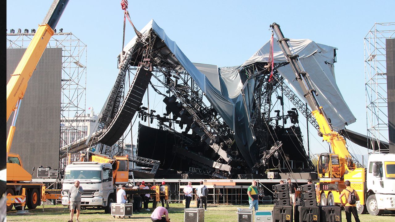 Tarkan'ın İzmir'de konser vereceği sahne çökmüştü: Havadan böyle görüntülendi 5