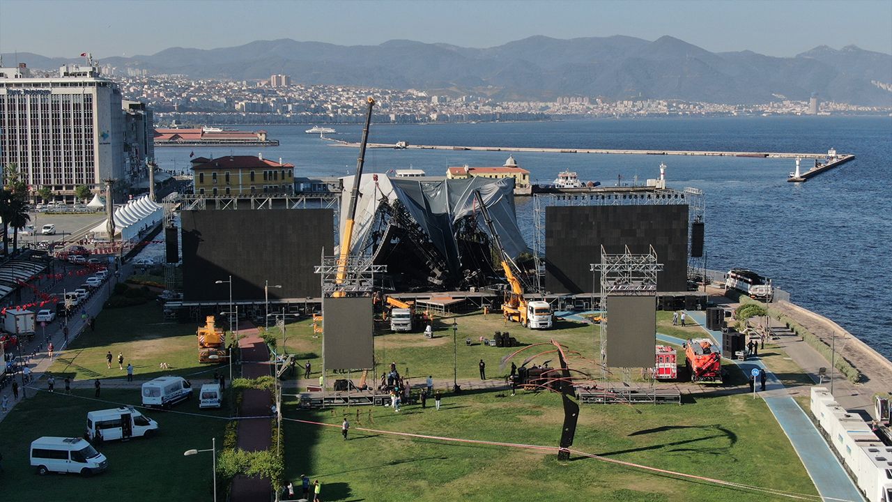 Tarkan'ın İzmir'de konser vereceği sahne çökmüştü: Havadan böyle görüntülendi 2